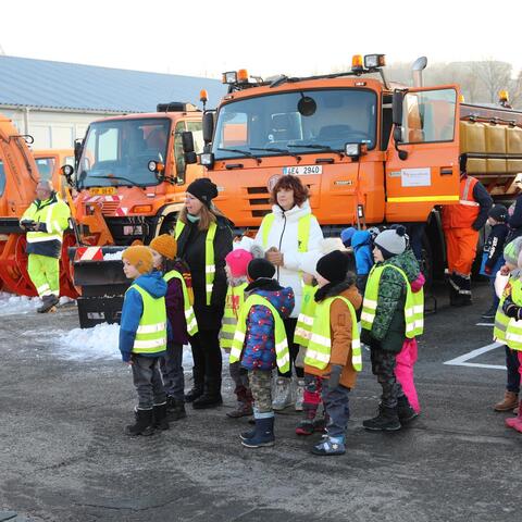 Mladí cestáři: U chrudimských silničářů patřil den dětem