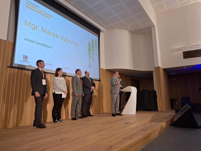 Odborníci debatovali v Pardubicích o silniční zeleni. Zájem byl rekordní