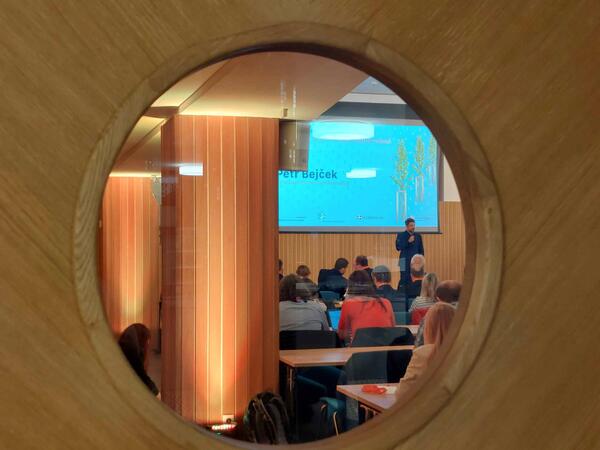 Počet vysazených stromů musí vzrůst, shodli se v Pardubicích ministři