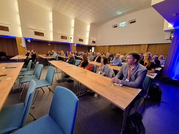 Odborníci debatovali v Pardubicích o silniční zeleni. Zájem byl rekordní